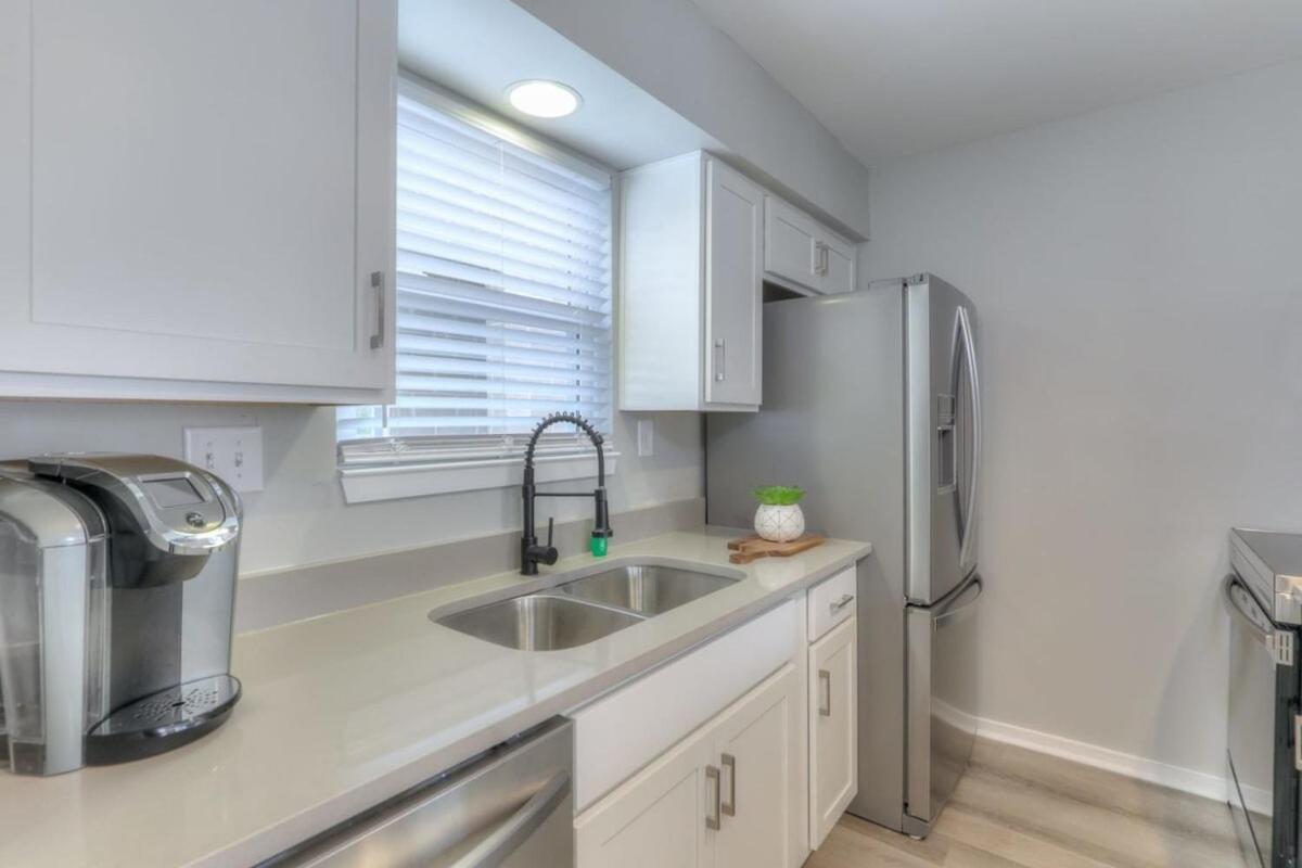 Walk To Broadway Riverfront Condo With Pool Nashville Exterior photo