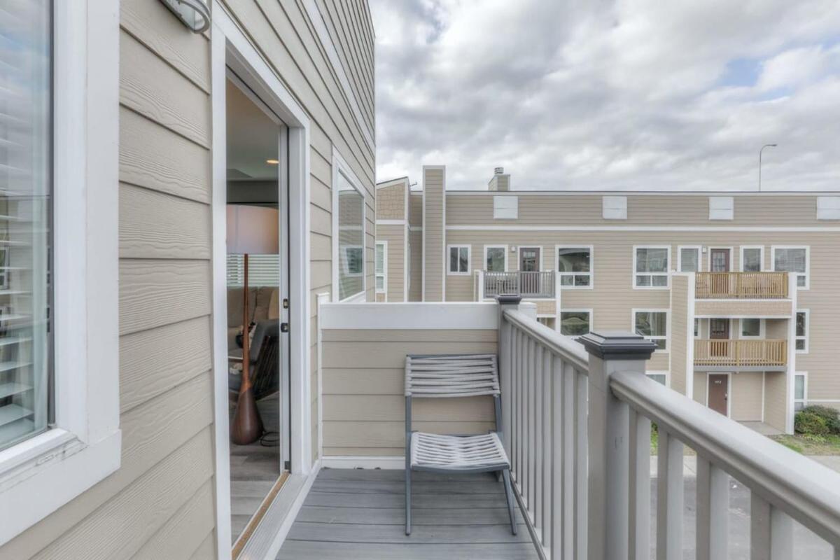 Walk To Broadway Riverfront Condo With Pool Nashville Exterior photo